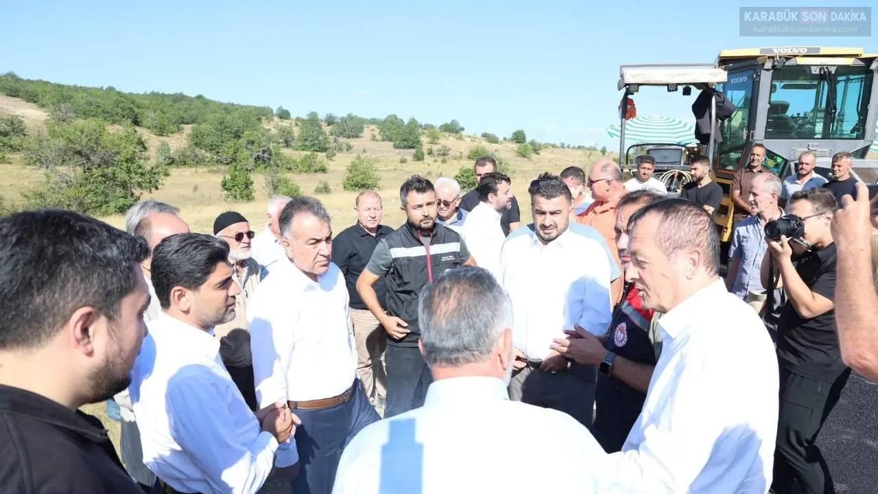 EFLANİ ÇAVUŞLU KÖYÜ’NDE ASFALT ÇALIŞMALARI SÜRÜYOR