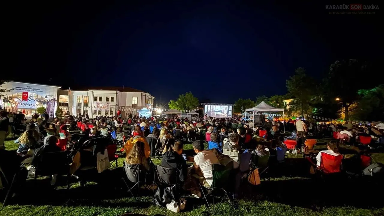 SAFRANBOLU’DA BİR CUMHURİYET ŞARKISI İLE SİNEMA COŞKUSU