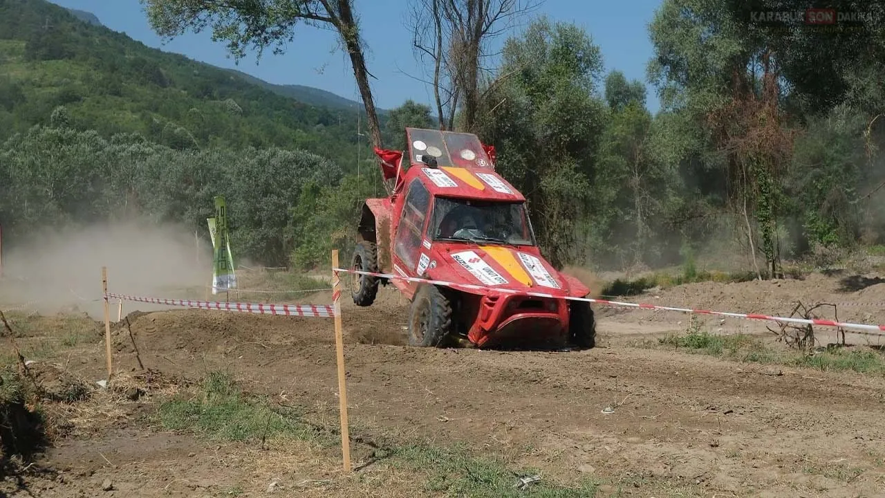 YENİCE'DE OFF-ROAD HEYECANI ZİRVE YAPTI! BİNLERCE KİŞİ FİNALDE BULUŞTU